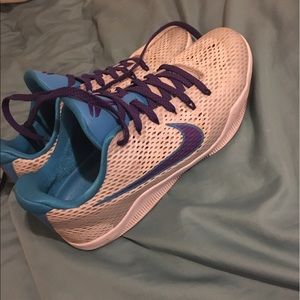 Kobes size 10 worn twice
