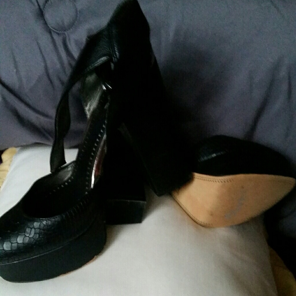 Stand out with these super hot shoes!