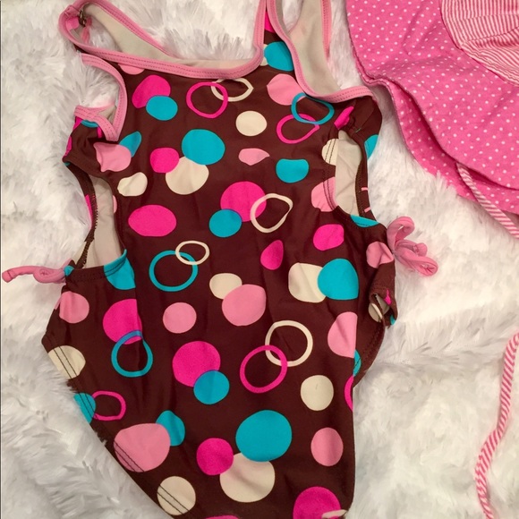 Girls size 5 Flapdoodles cut-out swimsuit! - Picture 2 of 4