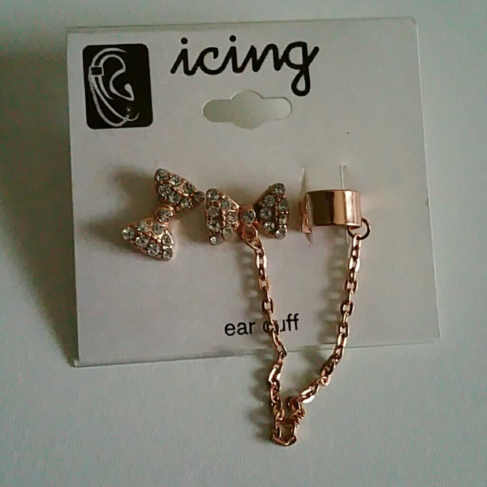 Bow Ear Cuff