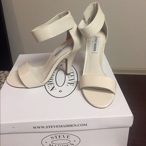 Beige Steve Madden heals