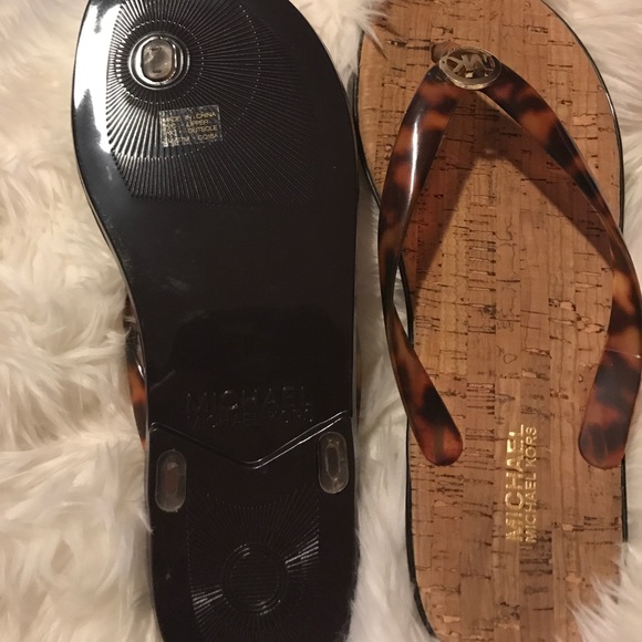SOLD 💕MICHAEL KORS cork & tortoise sandals - Picture 2 of 2
