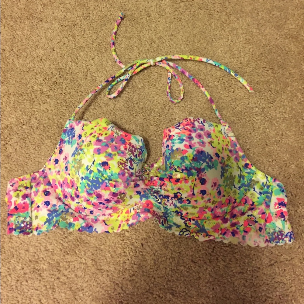 DISCONTINUED VS bathing suit top