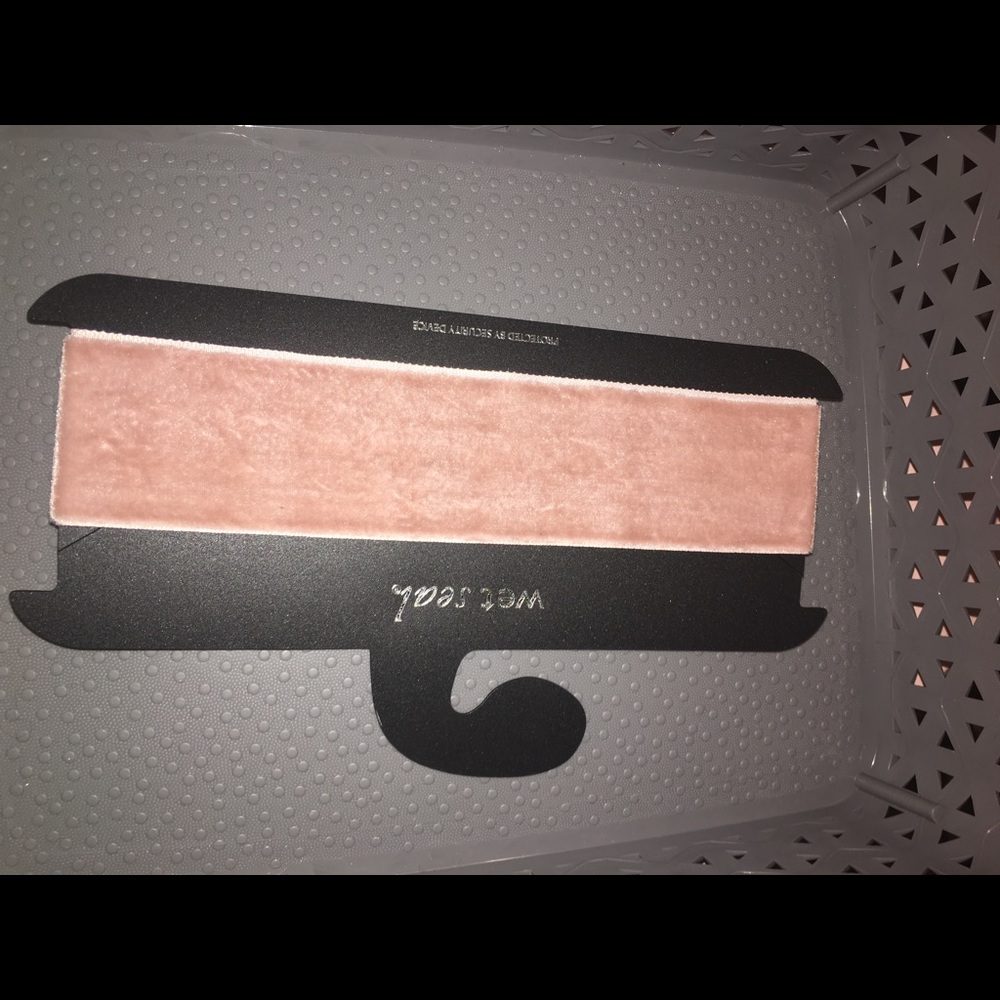 Light pink choker