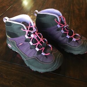 Hiking boots for kids
