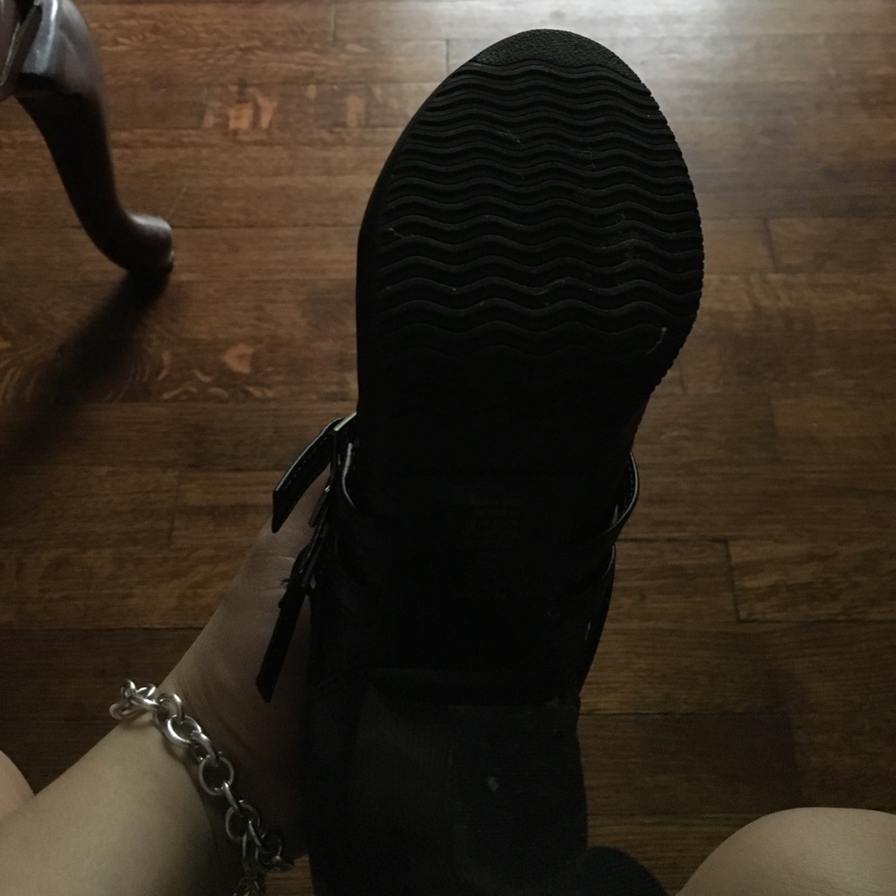 Apostrophe booties - Picture 2 of 3