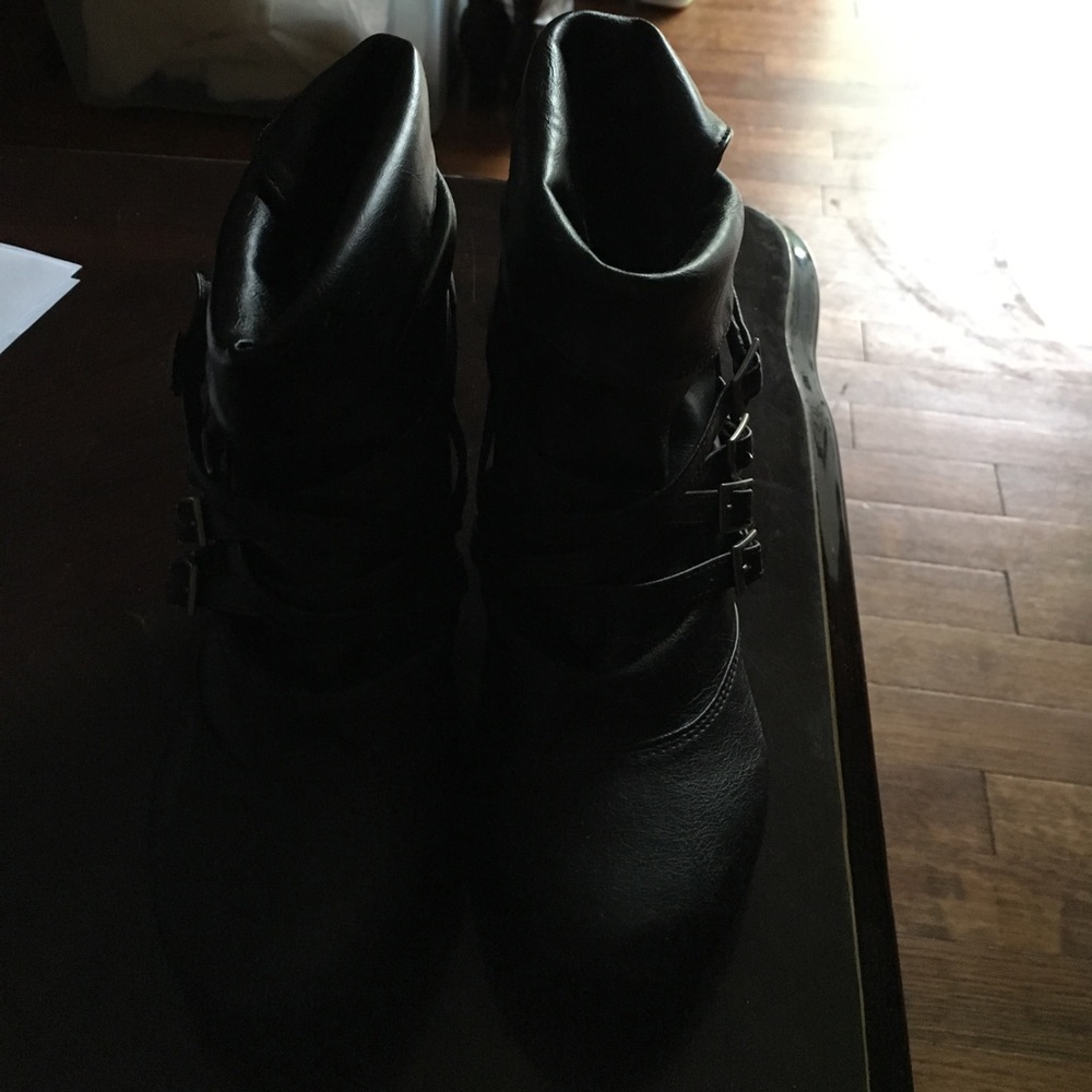 Apostrophe booties - Picture 3 of 3