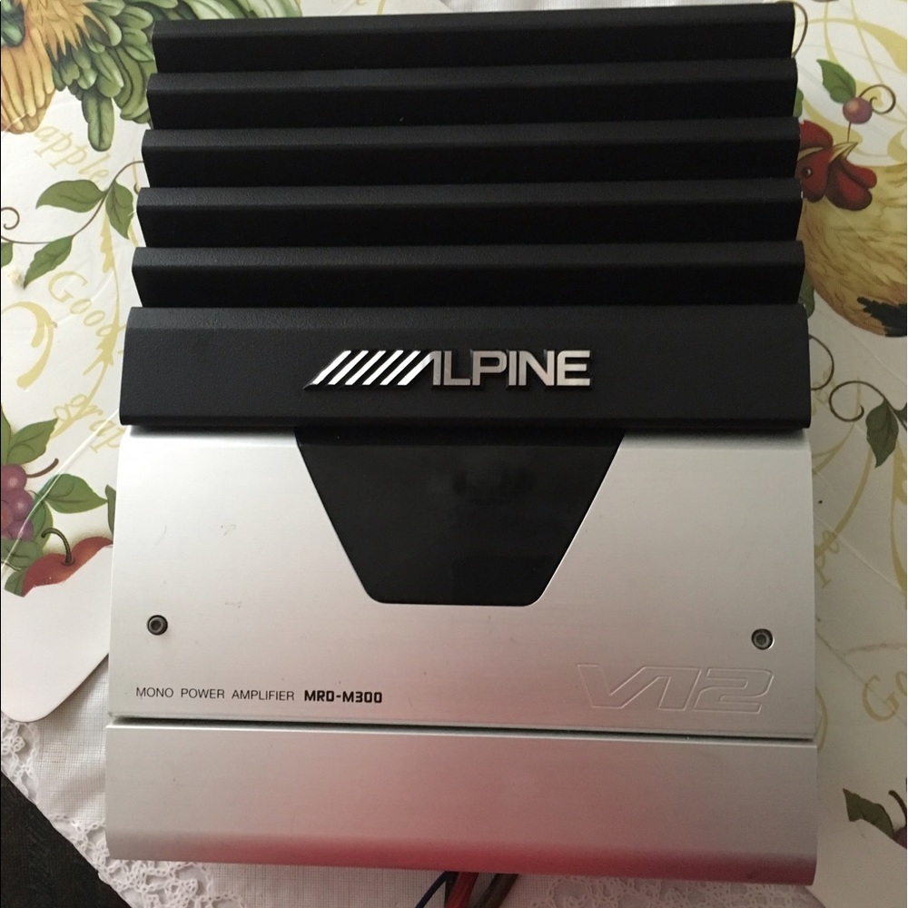 amplifier alpine and speaker 10" in good condition