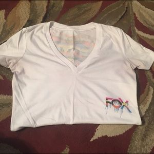 V-neck Fox and Hurley T-shirts