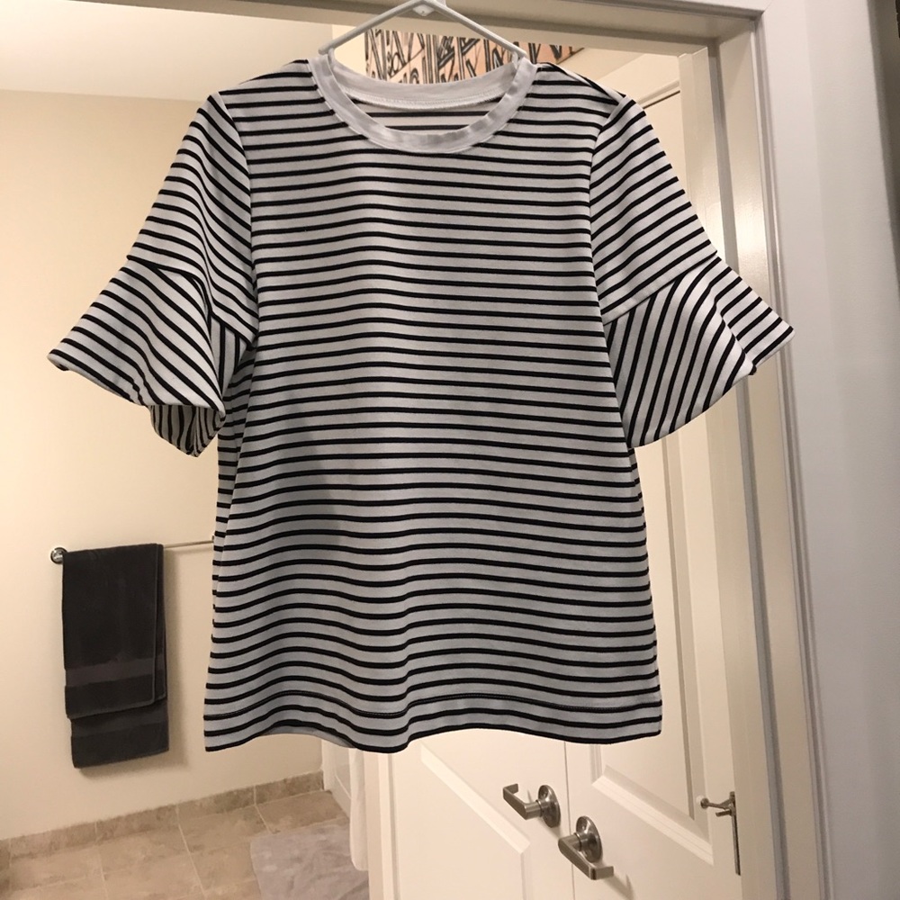 Short peplum sleeve knit top