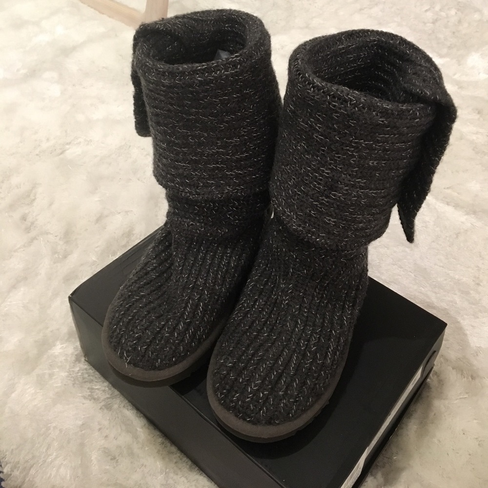 Auth* UGG Silver metallic Grey sz7 New!