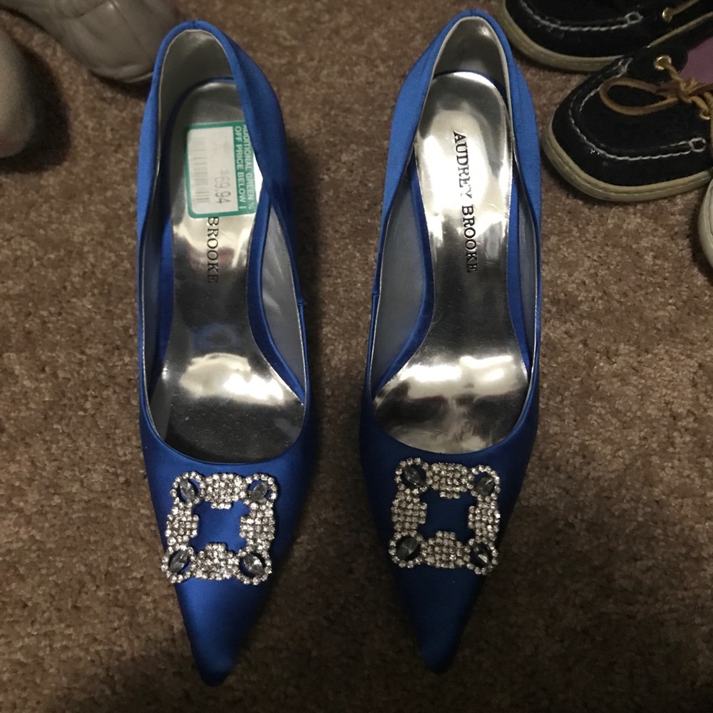 SALE! Audrey Brooke size 8 pumps!
