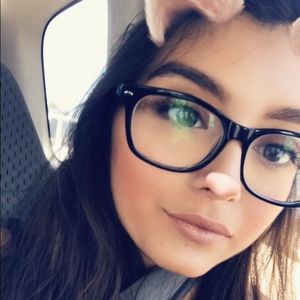 Meet your Posher, Vanessa