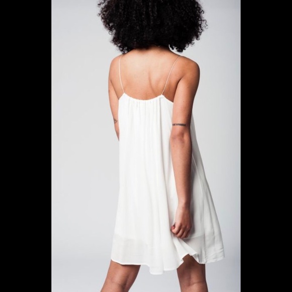 5⭐️RATED🔥 1 LEFT 🔥White Embroidered Mini Dress - Picture 2 of 7