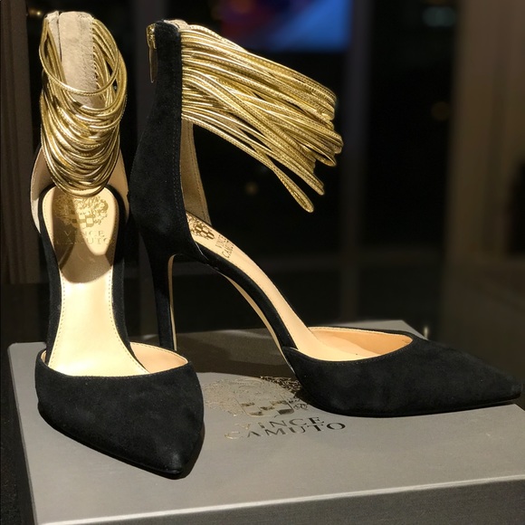 Vince Camuto Shoes - ⭐️FINAL PRICE Vince Camuto Black/Gold heels size 8