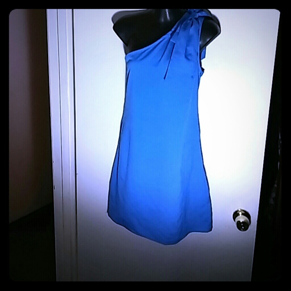 One shoulder Bow accented Mini Dress