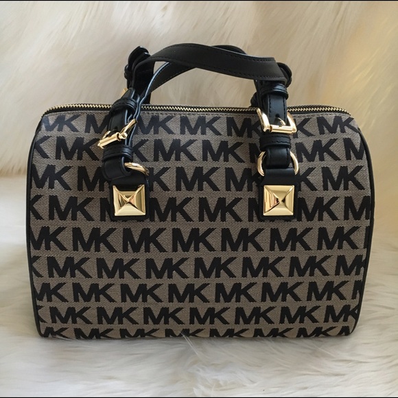 New! MICHAEL KORS Satchel - Picture 2 of 7
