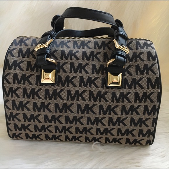 New! MICHAEL KORS Satchel - Picture 4 of 7