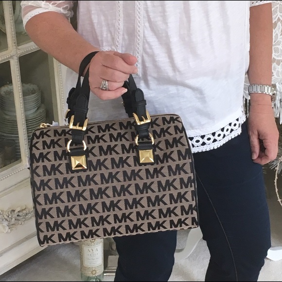 New! MICHAEL KORS Satchel - Picture 6 of 7