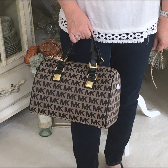 New! MICHAEL KORS Satchel - Picture 7 of 7