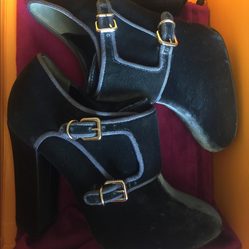 Tory bunch velvet  heels
