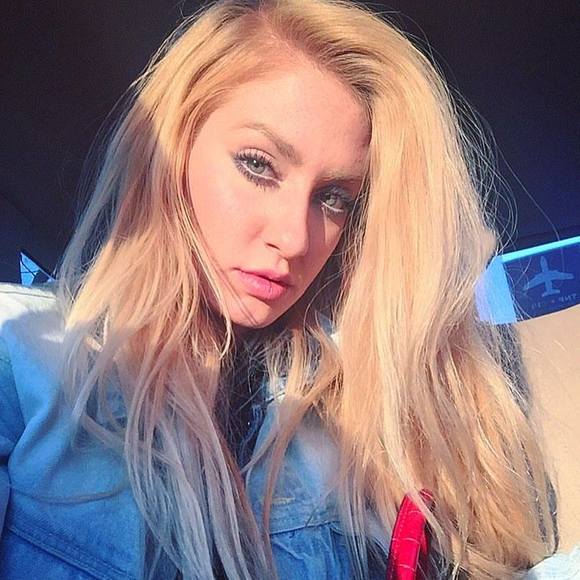 Meet your Posher, Paisley - Picture 1 of 1