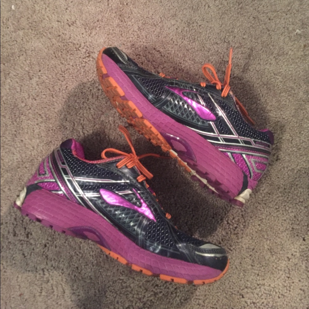Brooks Women's Adrenaline GTS 15, Size 7