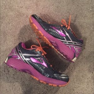 Brooks Women's Adrenaline GTS 15, Size 7