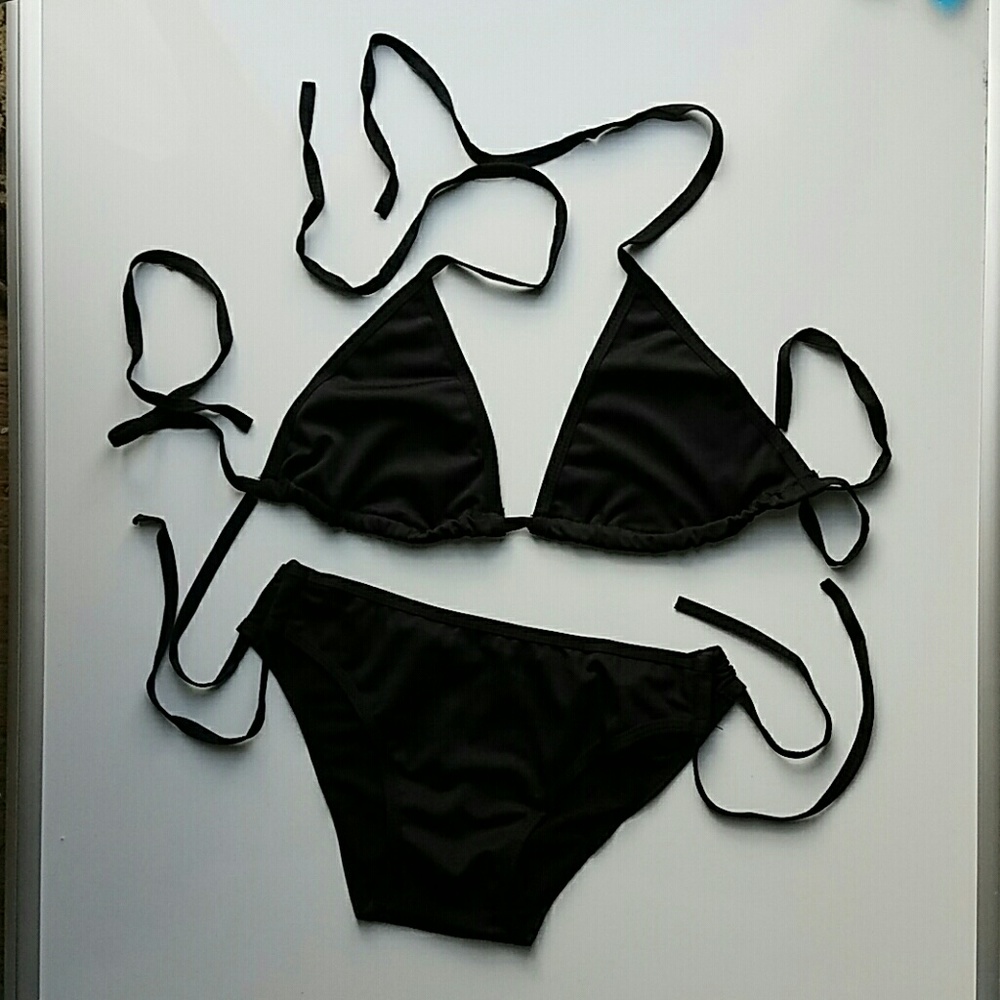 Simple String Bikini ๐ in Two Colors! - Picture 3 of 5