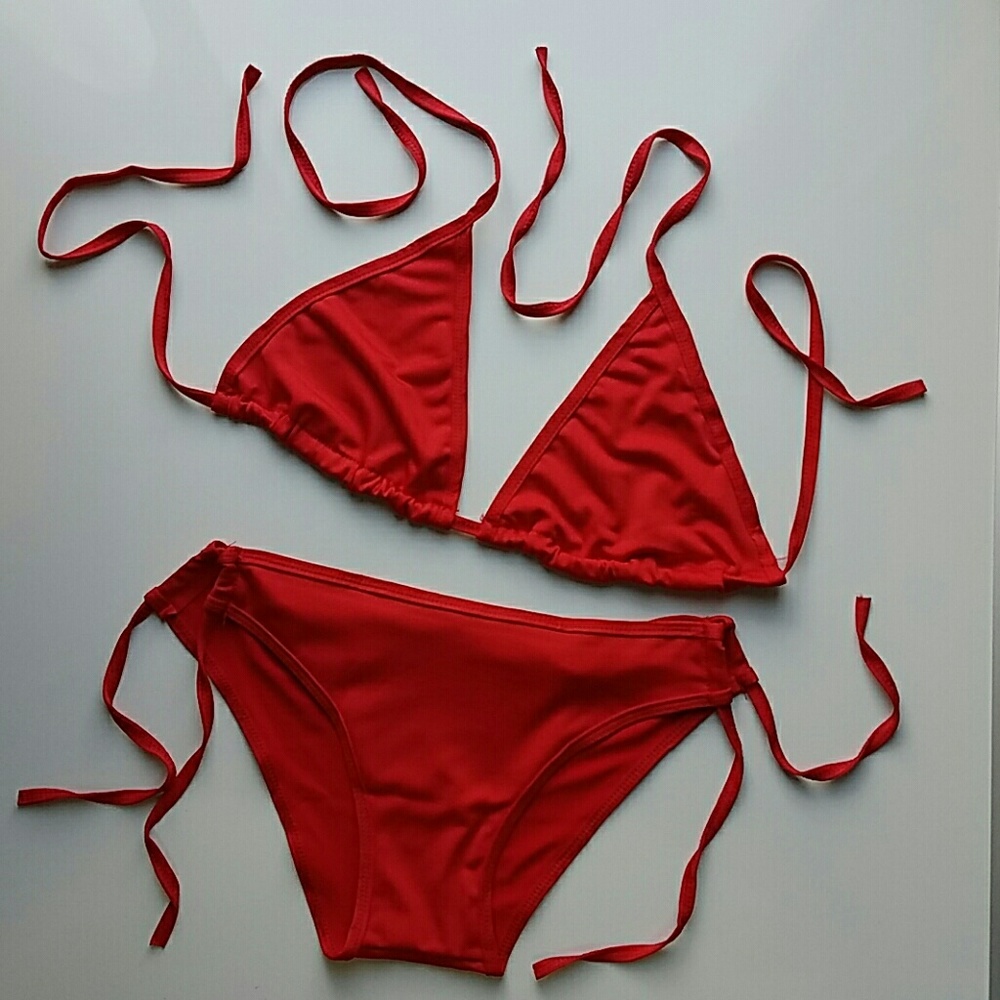 Simple String Bikini ๐ in Two Colors! - Picture 4 of 5
