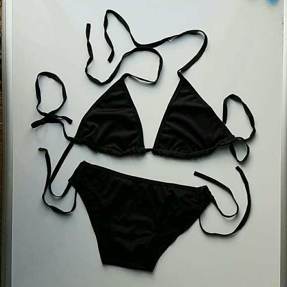 Simple String Bikini 🌊 in Two Colors! - Picture 3 of 5