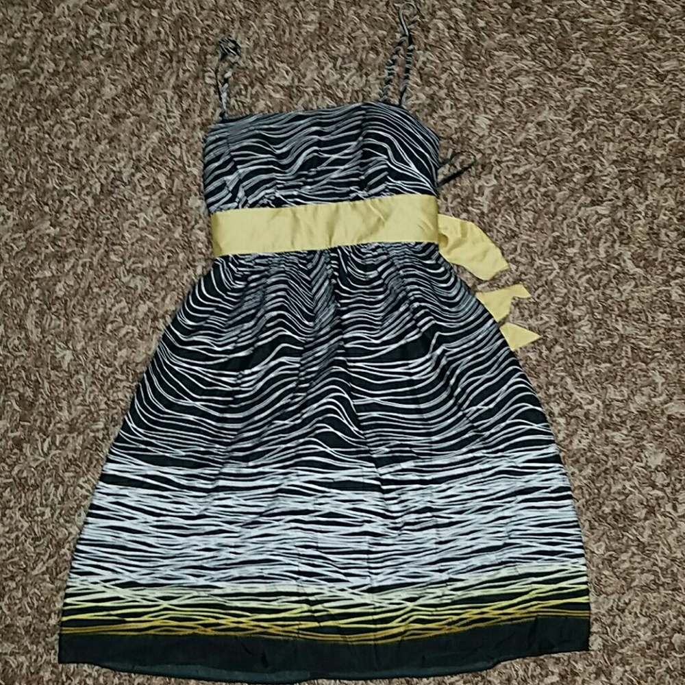 maxandcleo Black and Yellow Dress