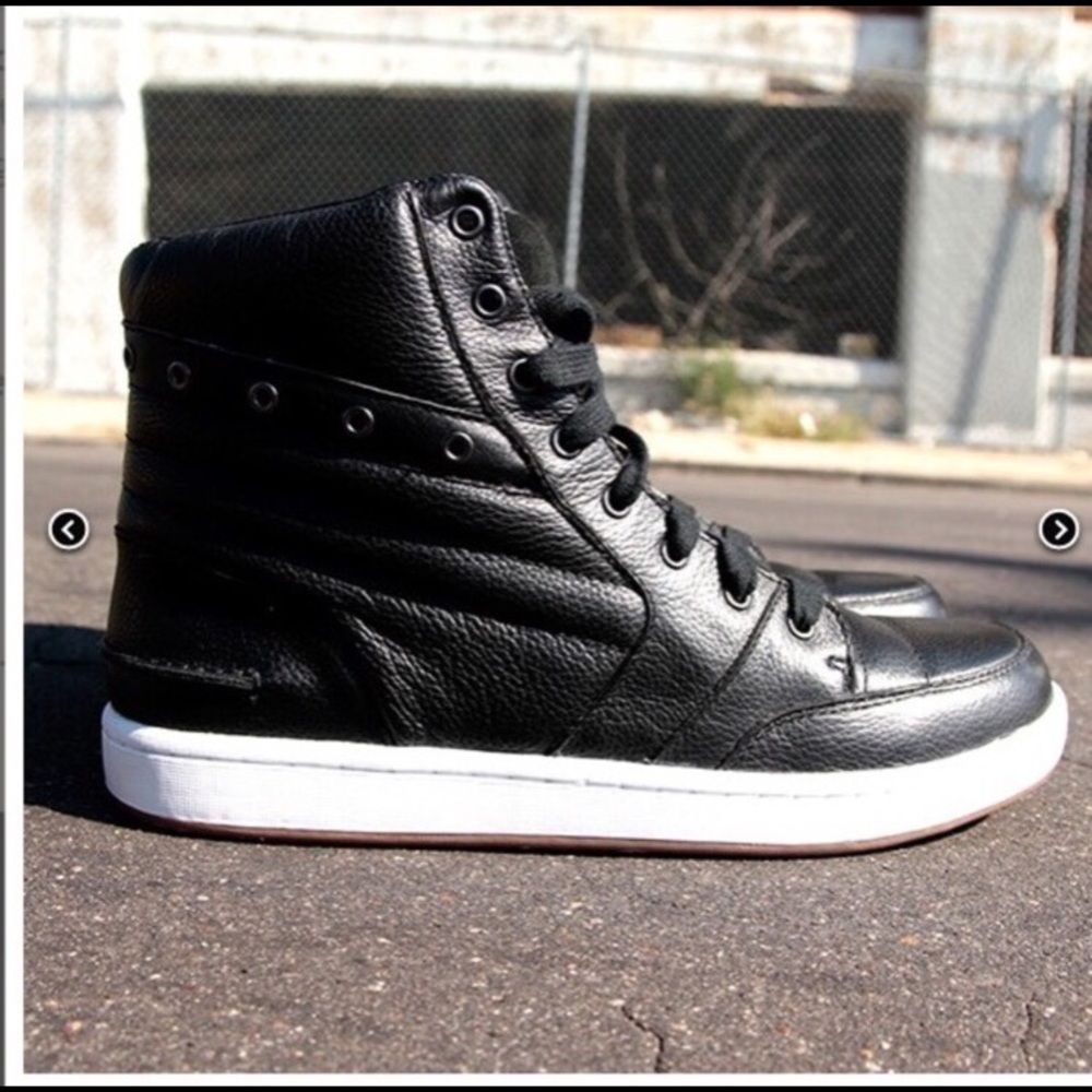Never Worn: Kravat Franko Black Sneakers