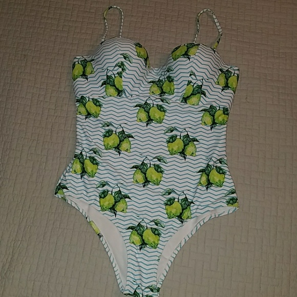 Cupshe Other - One piece swimsuit