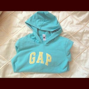 Gap sweater