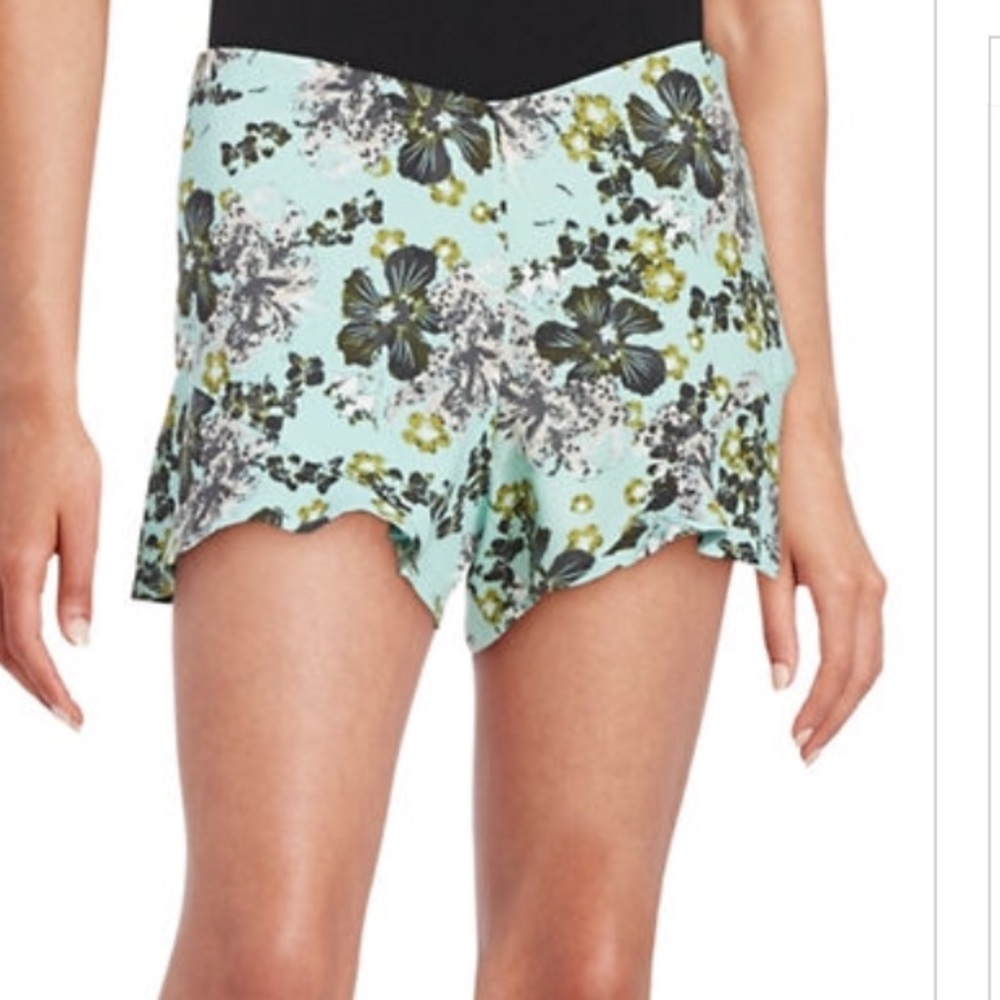 Free People Floral Flutter Shorts 🌱🌻