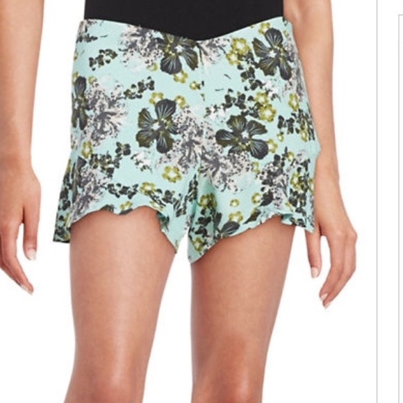 Free People Floral Flutter Shorts 🌱🌻 - Picture 1 of 2