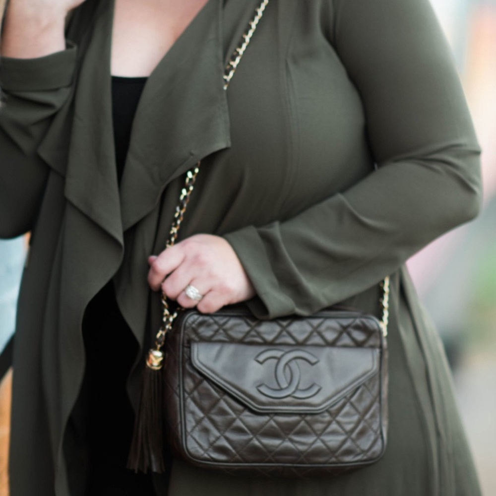 💔 SOLD on the website 💔 CHANEL Brown Crossbody - Picture 6 of 6