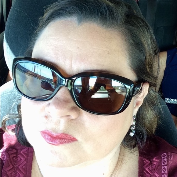 Meet your Posher, Karin - Picture 2 of 2