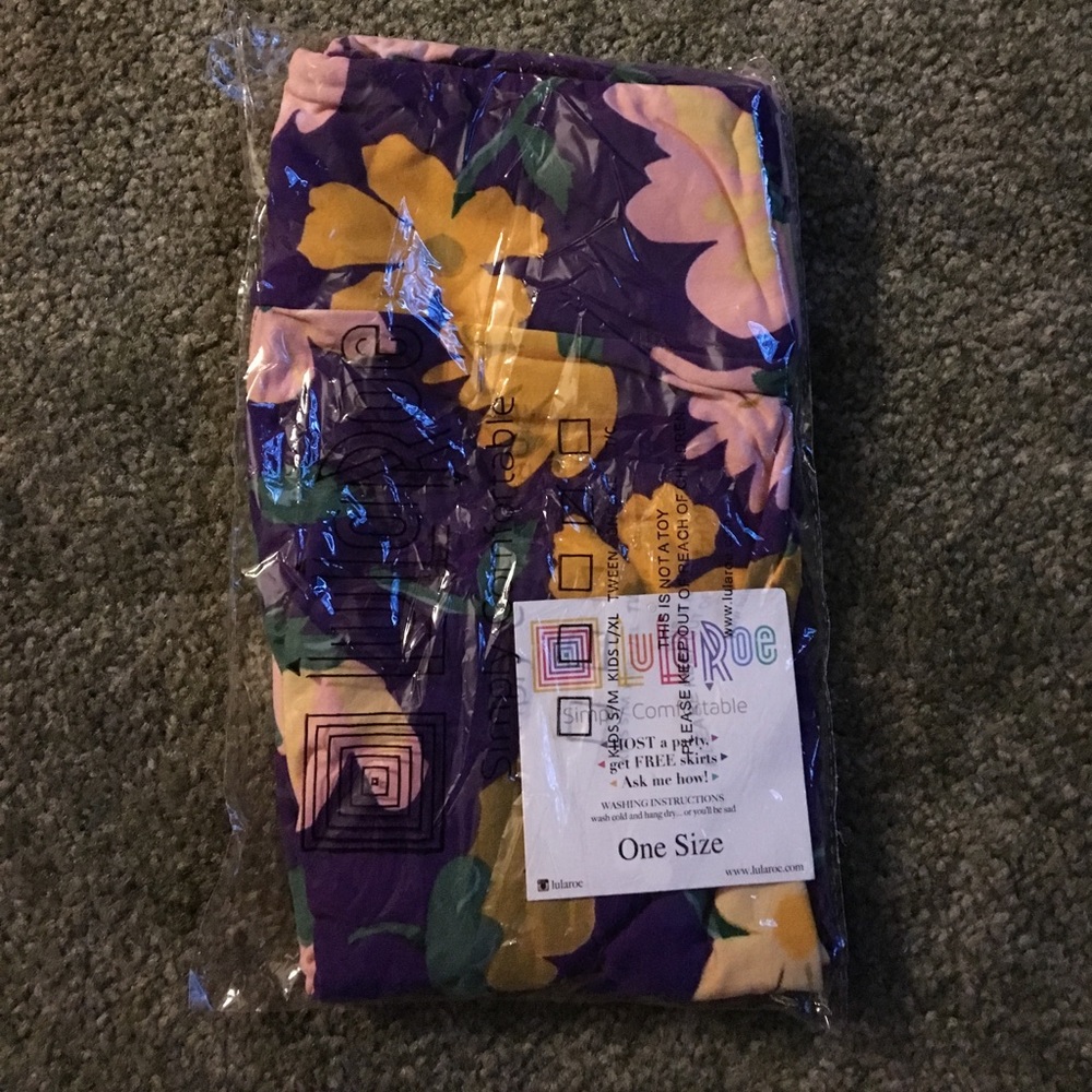 LuLaRoe one size leggings new in bag.