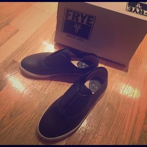 Frye Mindy black leather slip-on NWT size 6.5