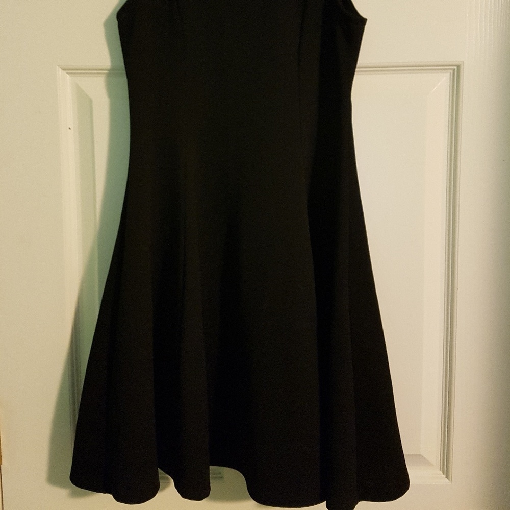 Lace shoulder dress - Picture 2 of 3