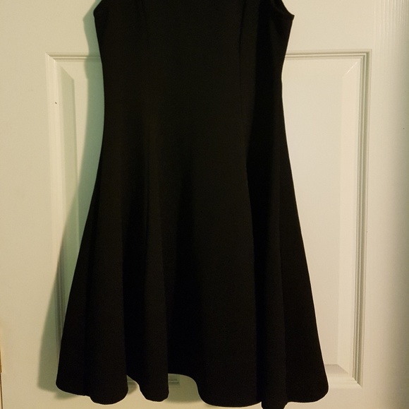 Lace shoulder dress - Picture 2 of 3