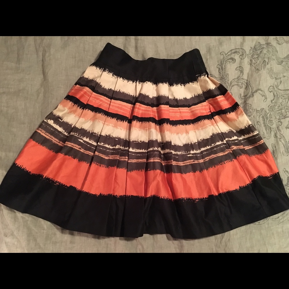 A line classy skirt with pockets!
