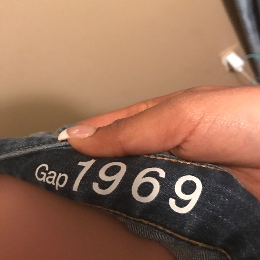 GAP - Picture 4 of 4