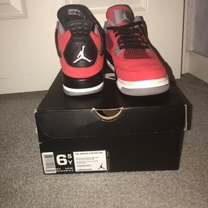 Air Jordan Retro 4 (GS) comparable to women's 7.5