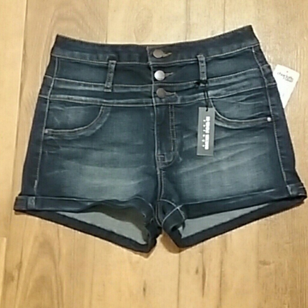 Refuge shorts