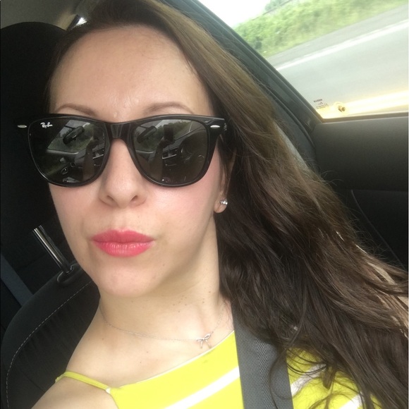 Hey Poshers🎀 - Picture 2 of 3