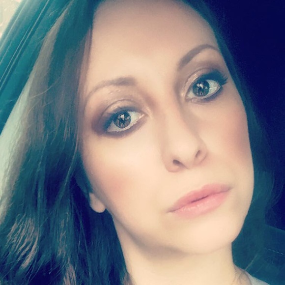 Hey Poshers🎀 - Picture 3 of 3