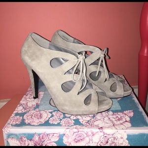 Gray suede heels!✨